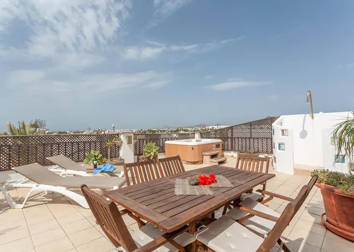 Penthouse Con Jacuzzi Costa Teguise