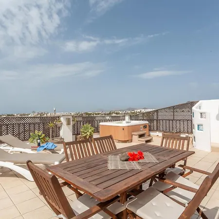 Penthouse Con Jacuzzi Costa Teguise
