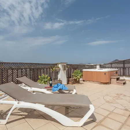 Penthouse Con Jacuzzi * Costa Teguise
