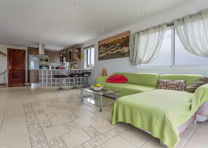 Penthouse Con Jacuzzi Costa Teguise