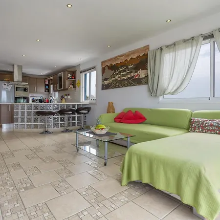 Penthouse Con Jacuzzi Costa Teguise